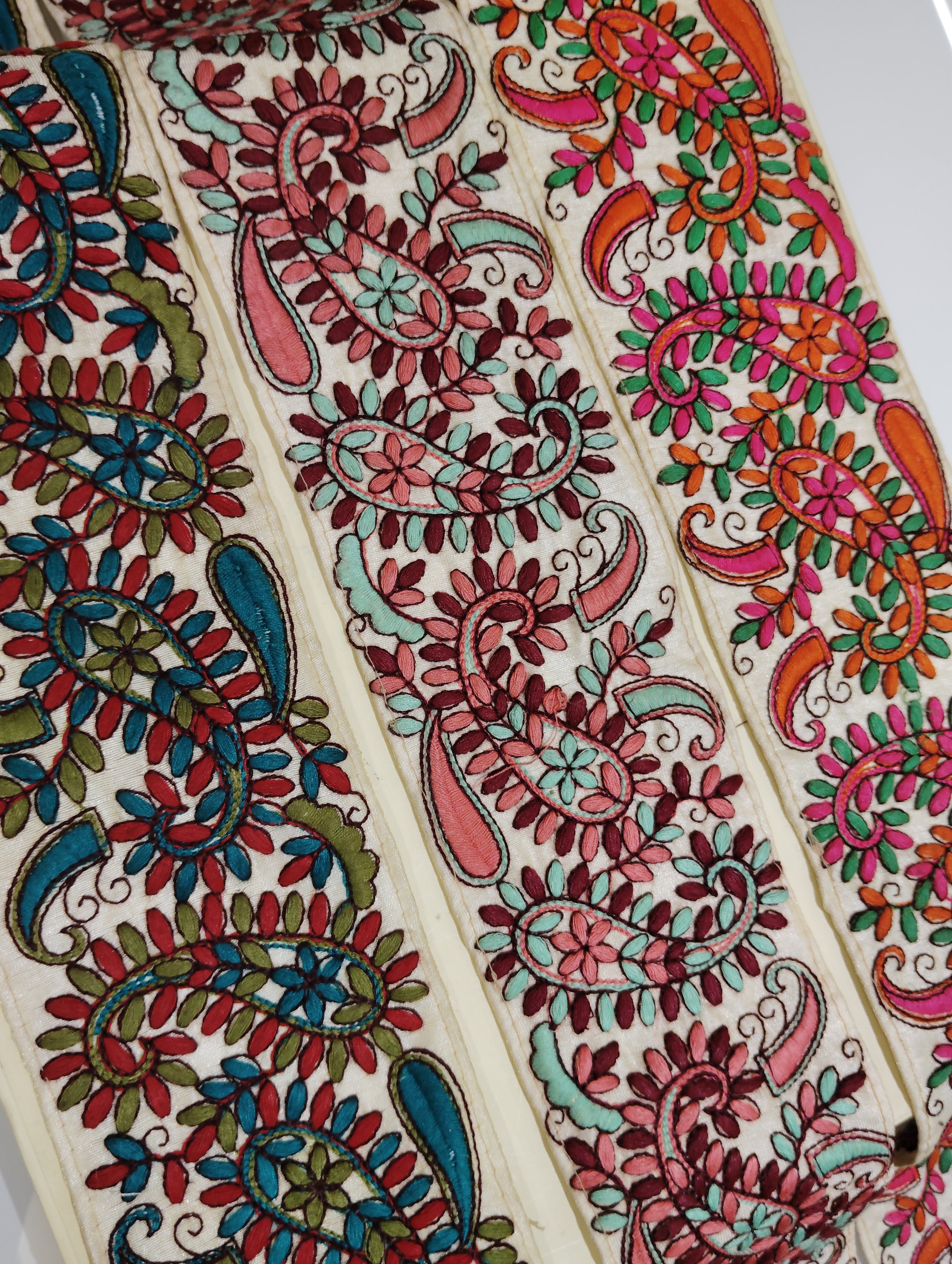 Handcrafted Floral Paisley Embroidery Trim