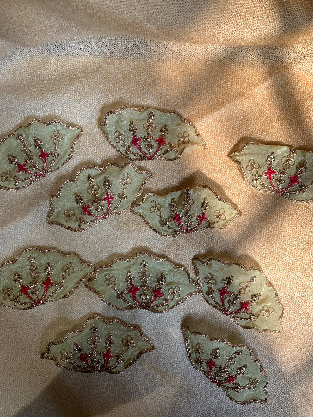 Pastel Green Leaf