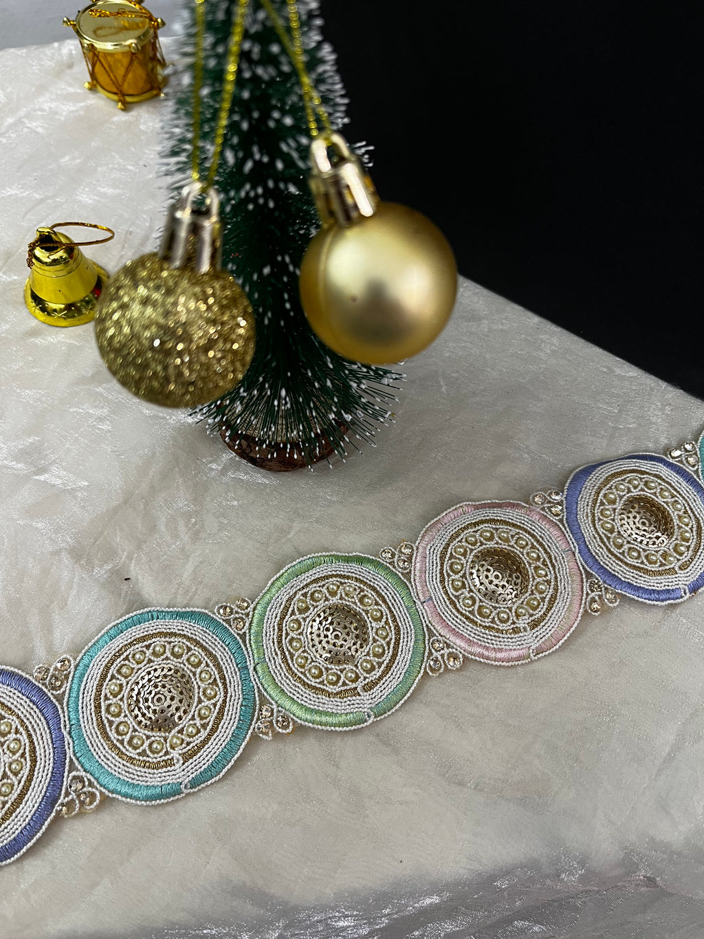 Fancy Border Lace
