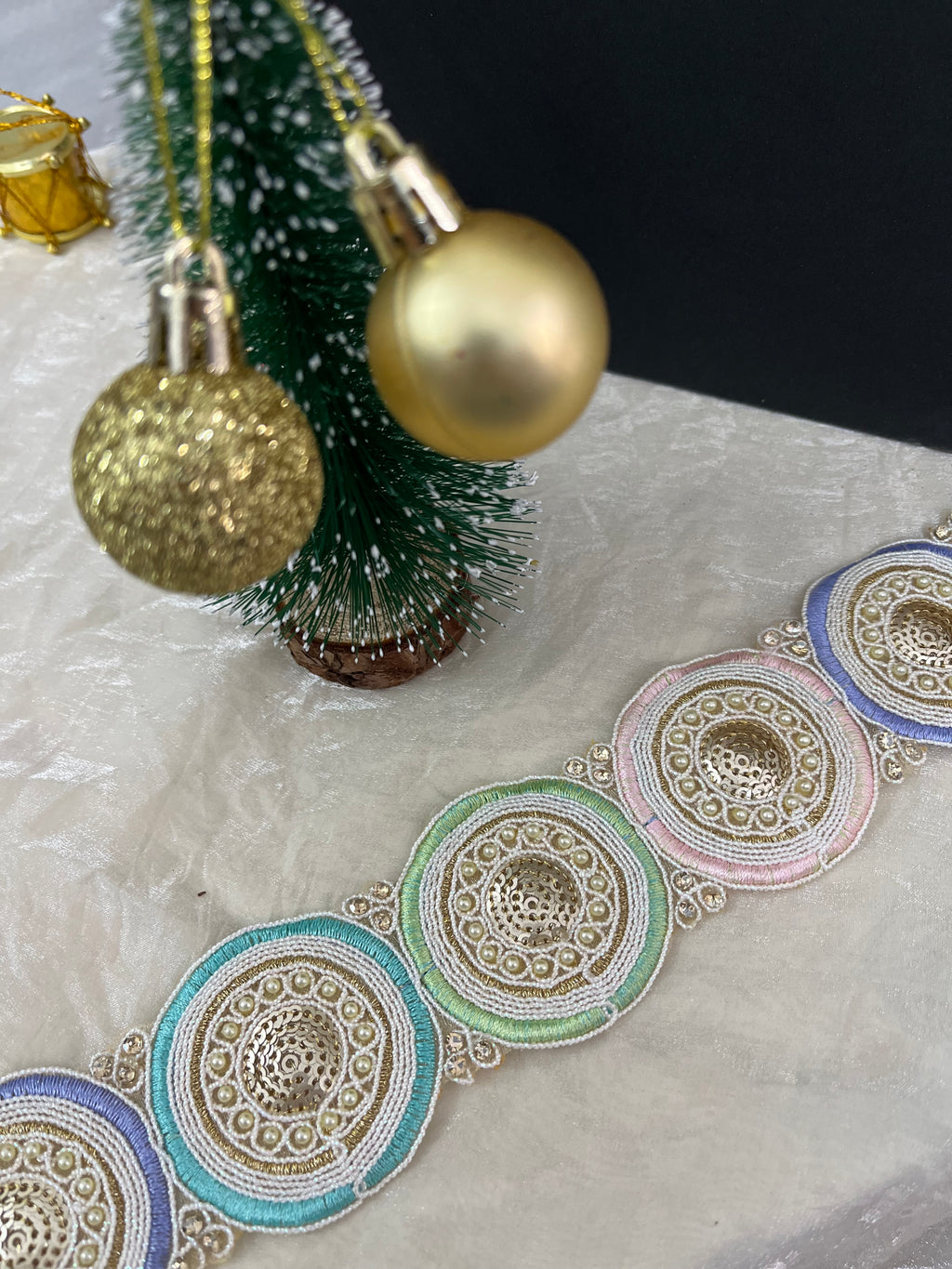 Fancy Border Lace