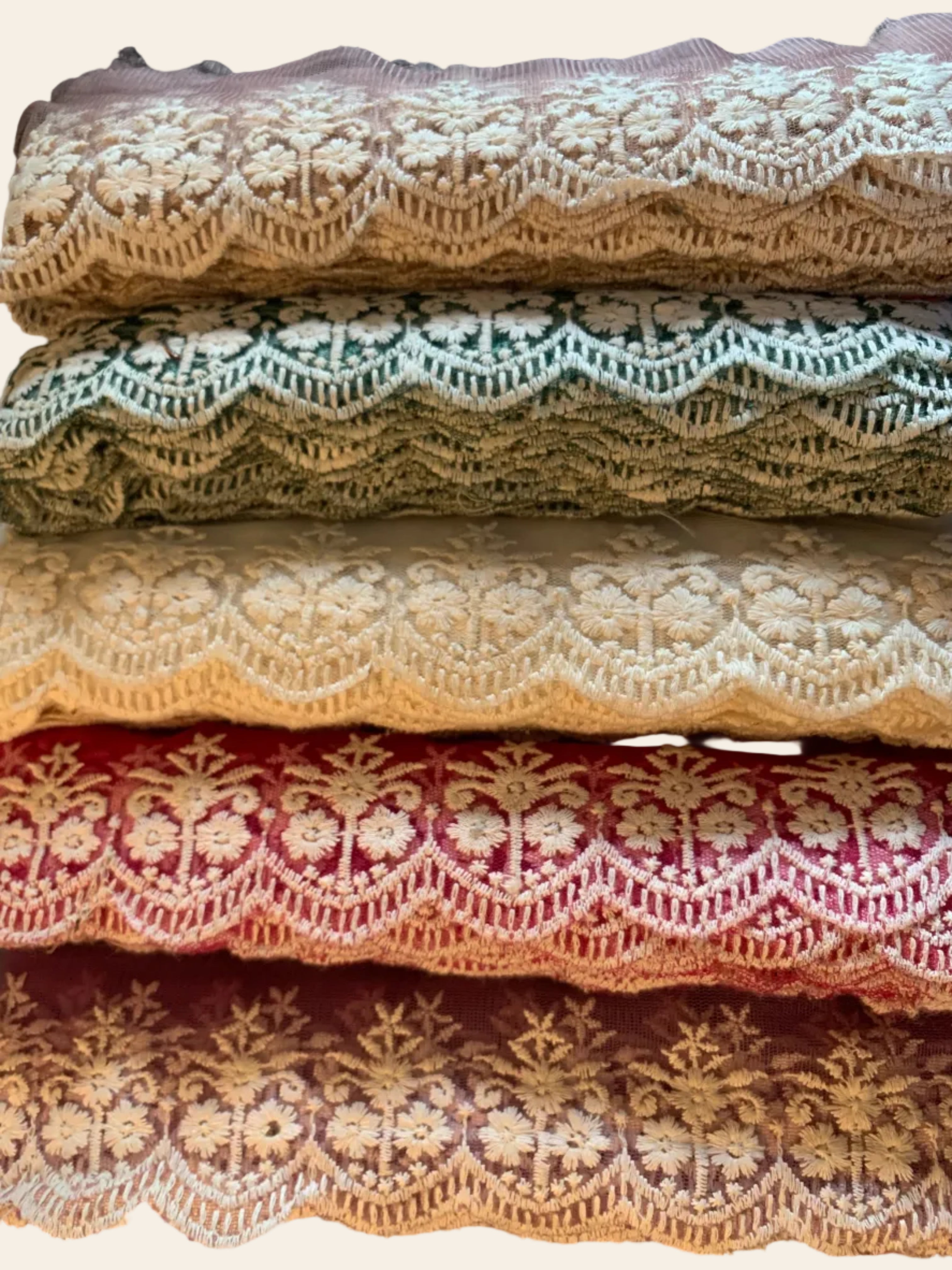 Intricate Scalloped Floral Embroidery Trim