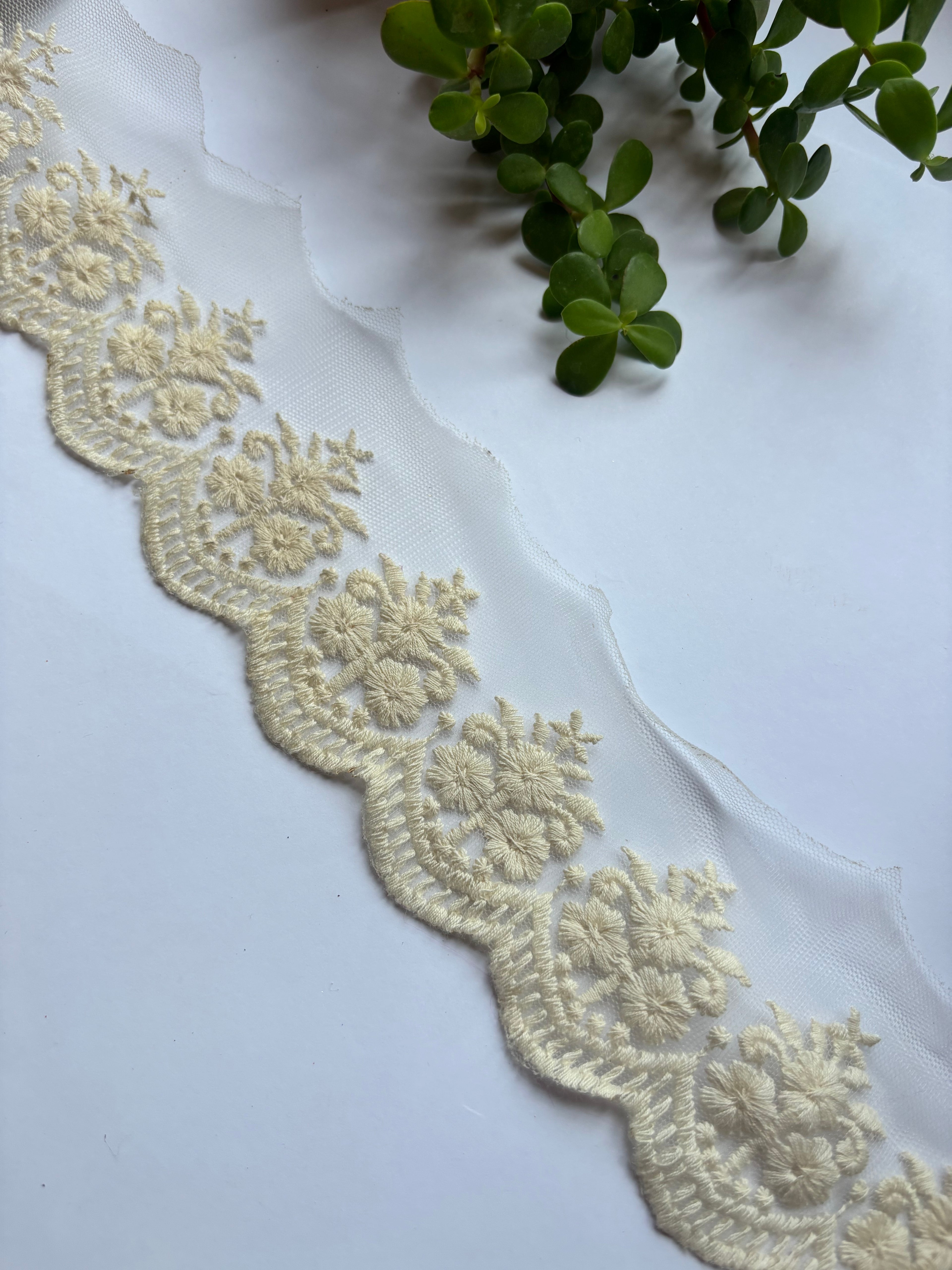 Intricate Scalloped Floral Embroidery Trim