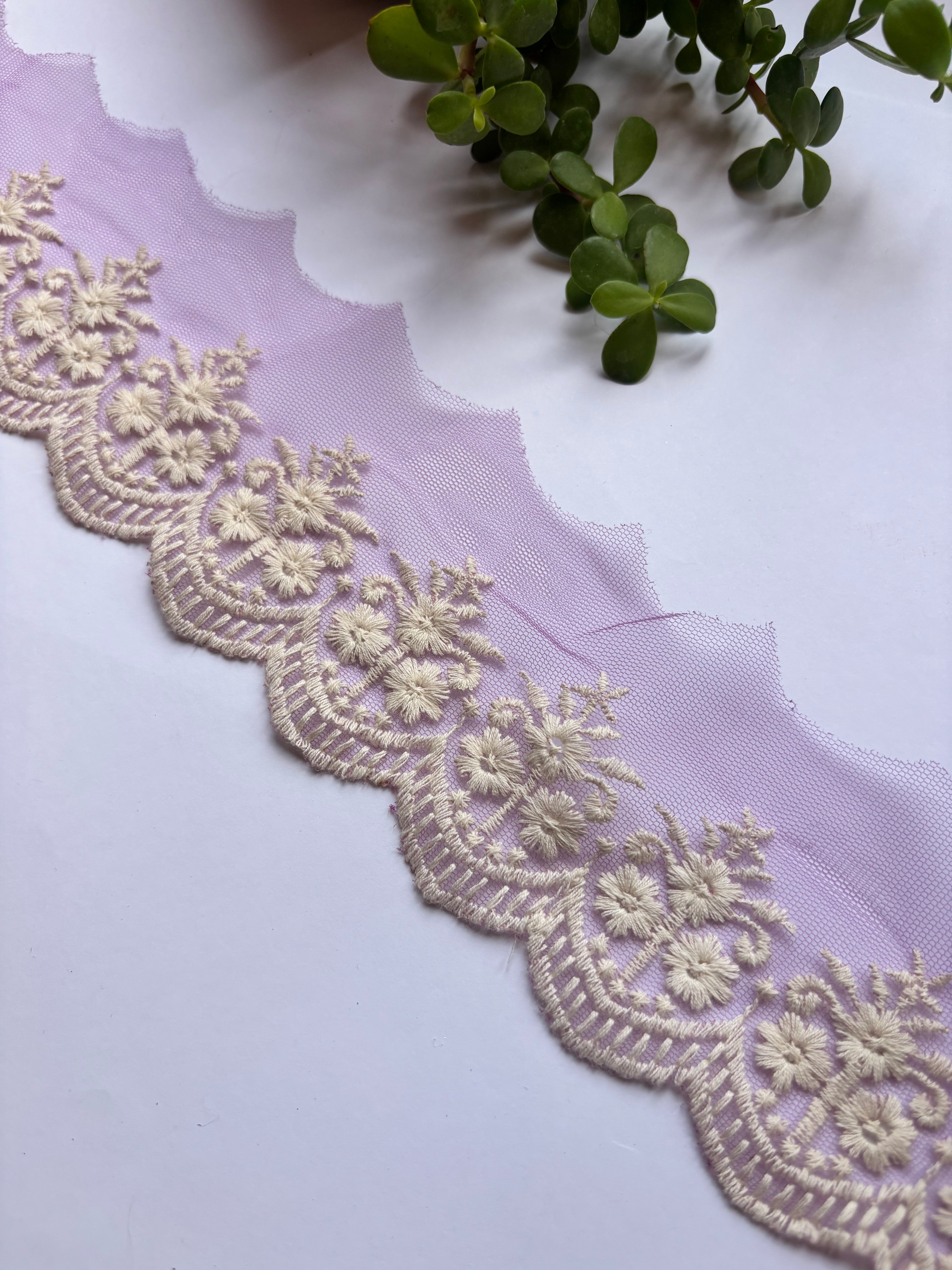 Intricate Scalloped Floral Embroidery Trim